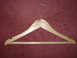 MTQ2MTE=/mediabank/images/products/WoodenHangers1985953167_14611.webp