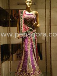 MTc1OTI=/mediabank/images/products/BridalLehenga926648617_17592.webp