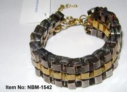 MTcxMzg=/mediabank/images/products/BeadedBracelets1914352241_17138.webp