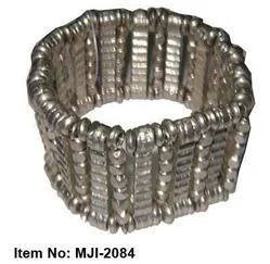 MTcxMzg=/mediabank/images/products/DesignerBracelet2014259573_17138.webp