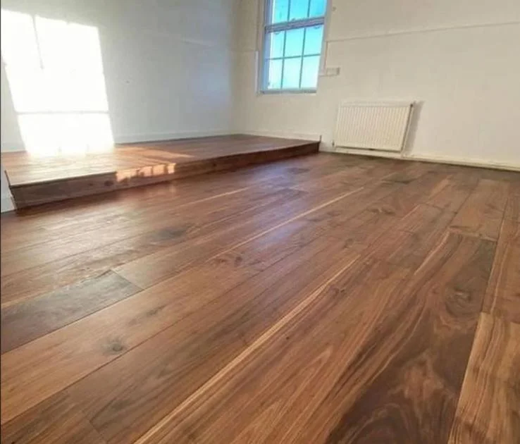MTgzNA==/mediabank/images/products/AmericanWalnutEngineeredFlooring307963787_1834.webp