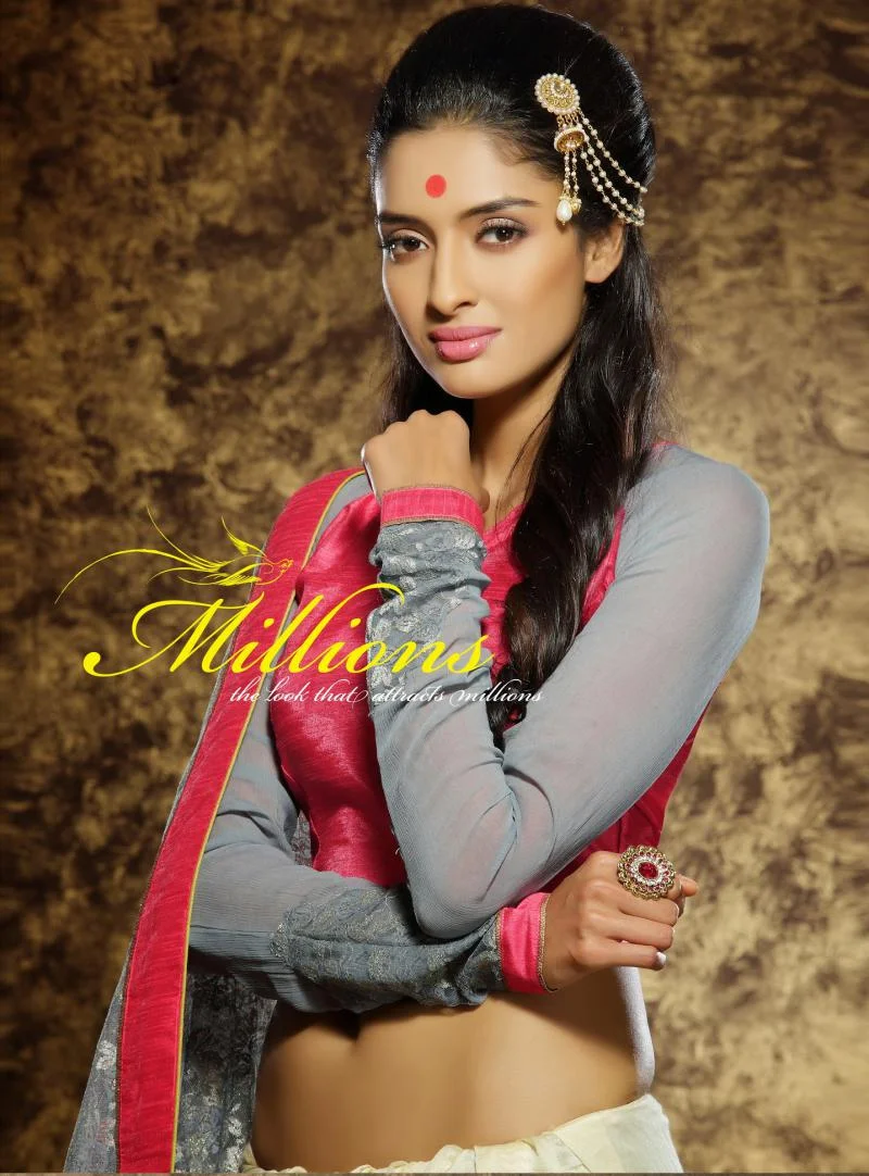 MTkwODA=/mediabank/images/products/CreamGreyColorwithPinkTissueBorderYellowStripesonQueenDesignerNewSarees2100768643_19080.webp