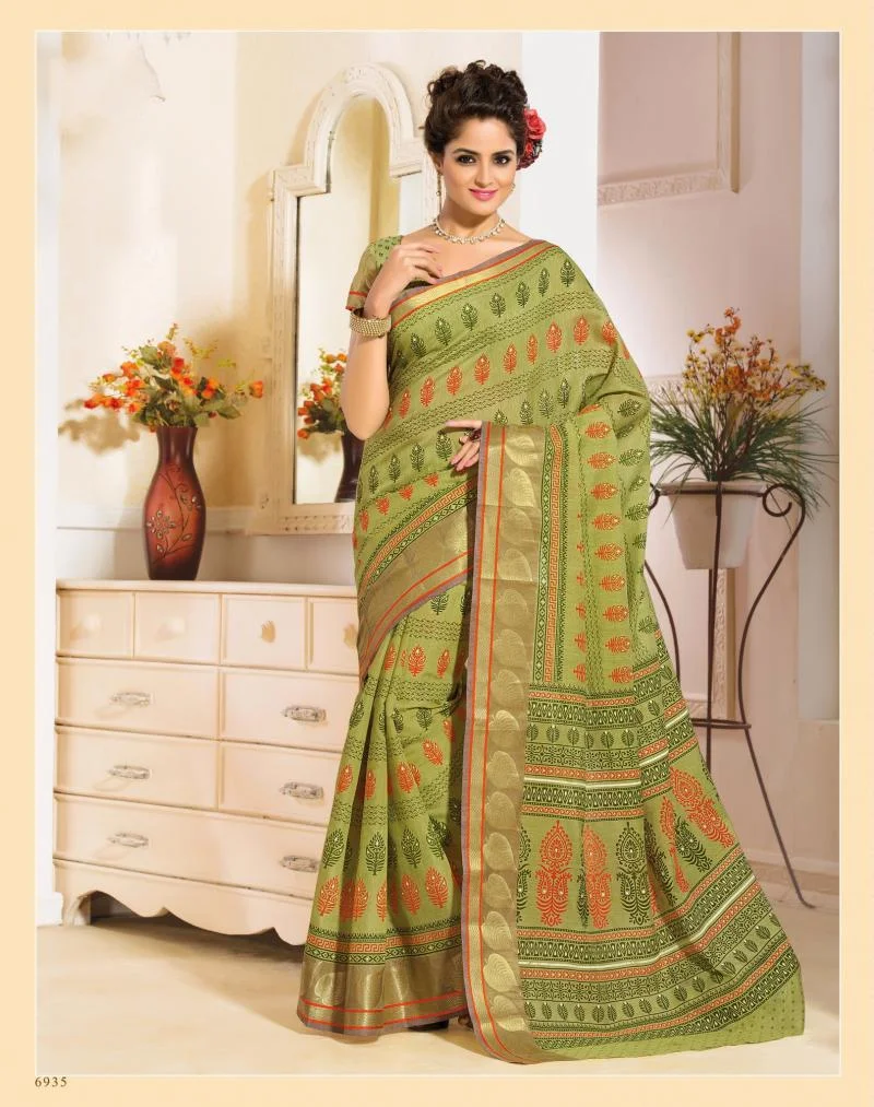 MTkwODA=/mediabank/images/products/DeepoliveGreenColorWithZariBorderredGreencolorflowerprintedSummerCottonSareesc1300118755_19080.webp