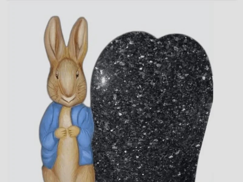 Granite Headstone Monument – Polished Outdoor Memorial Stone