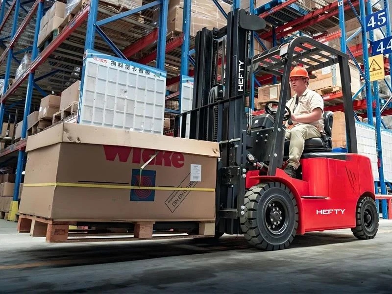 Hefty Lithium - Ion Forklift