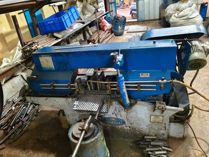 Band Saw Cutting Machine