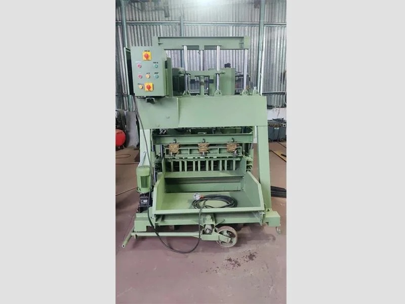 Concrete Hollow Block Making Machine for Construction Use