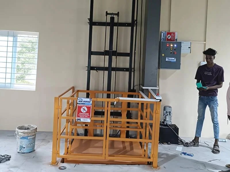Hydraulic Goods Lift