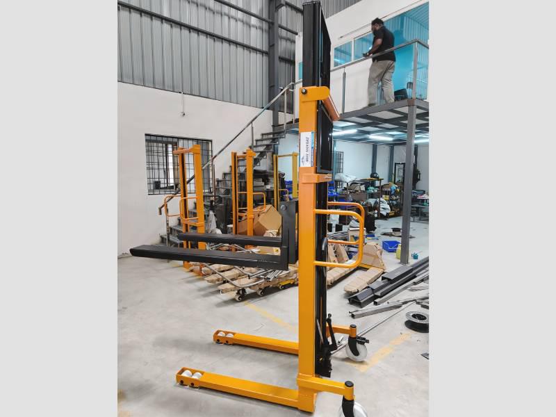 Hydraulic Manual Stacker