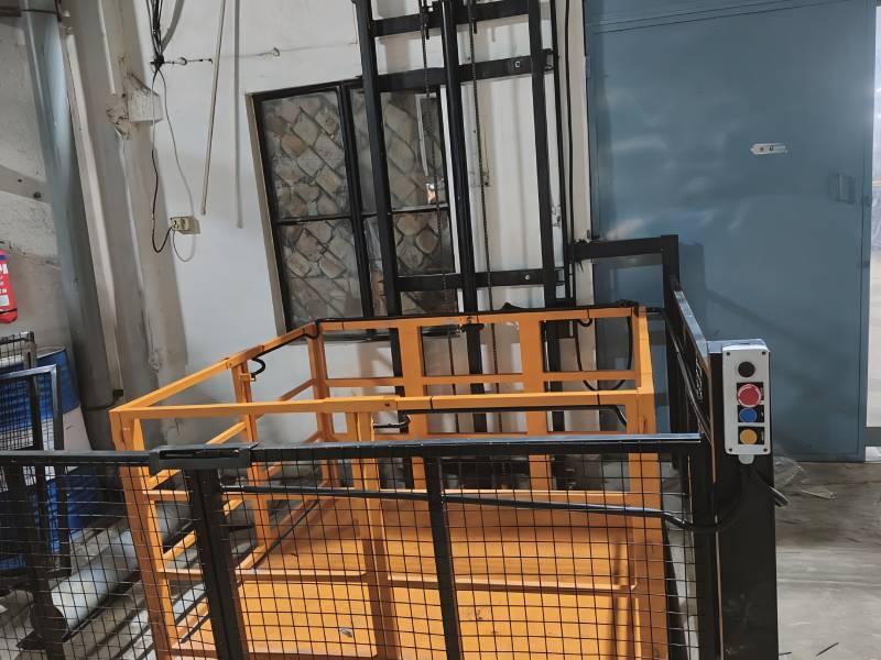 Open Platform Goods Lift