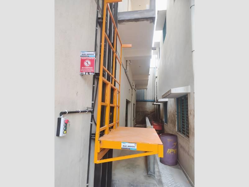 Open Type Platform Lift