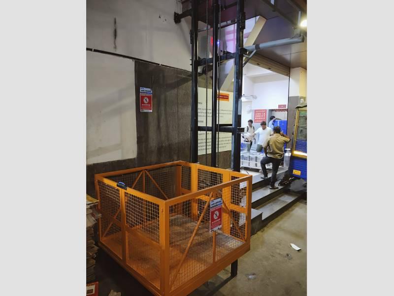 Wall Mounted Goods Lift