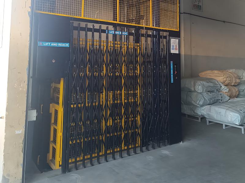 Hydraulic Goods Lift