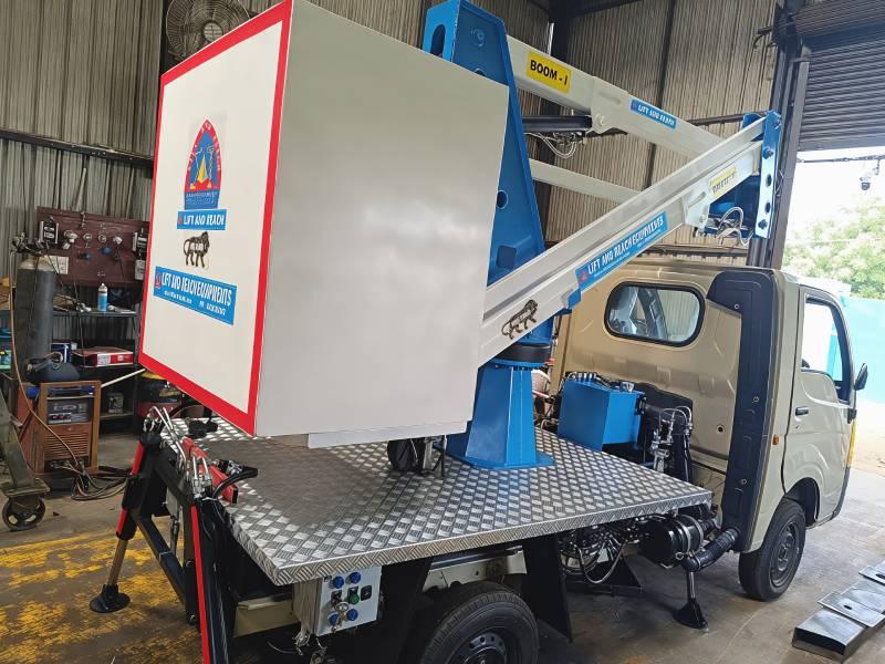 Vehicle Mounted Man Lift