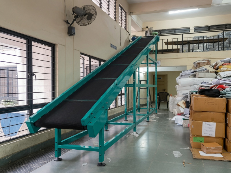 Inclined Belt Conveyor