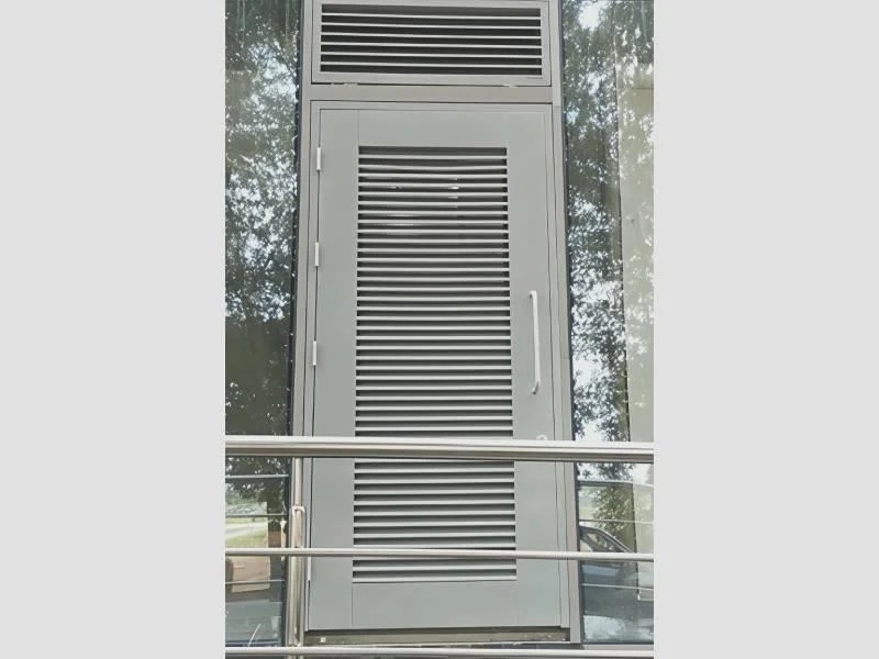 Fully Louvered Door