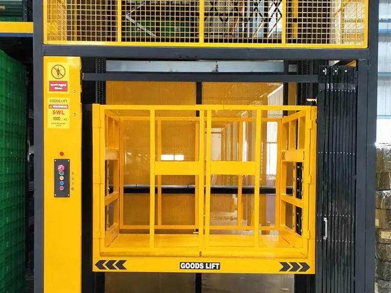 Industrial Goods Lift With Outer Mesh