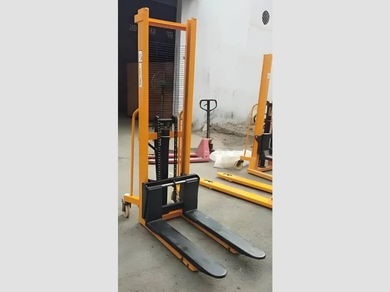 Hydraulic Pedal Stacker