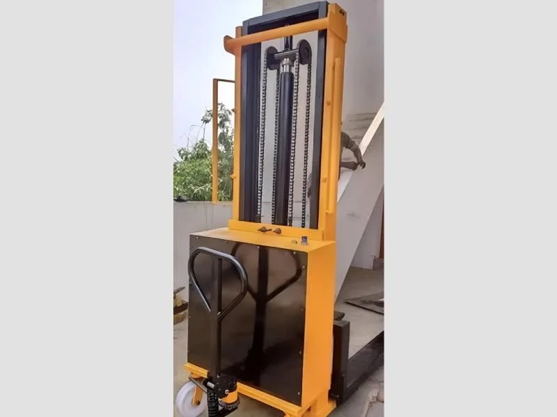 Semi Auto Stacker Designed For Efficient Lifting 