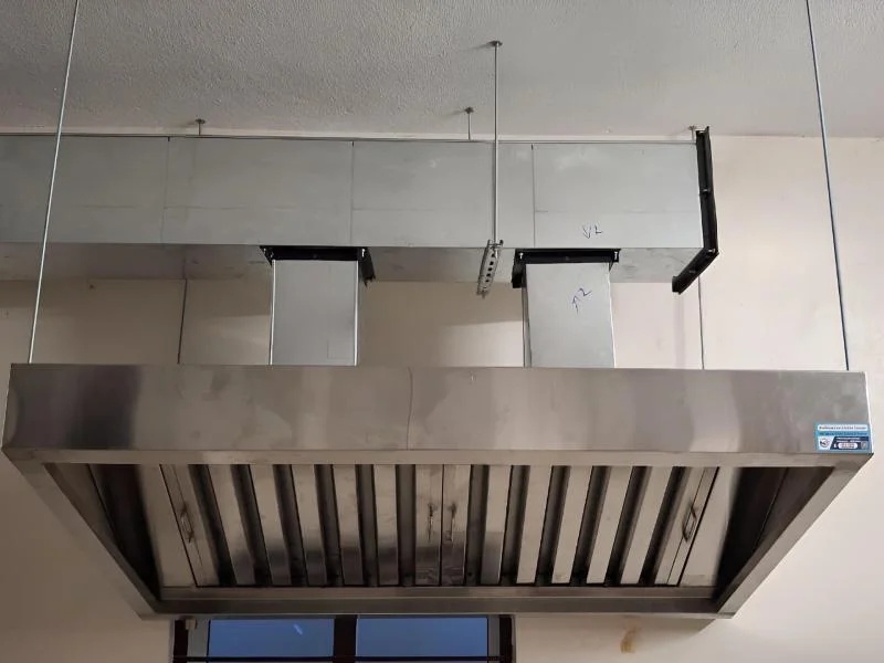 Stainless Steel Kitchen Exhaust Hood with Ducting System