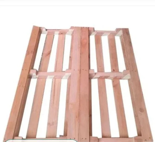 Rectangular Four Way Pinewood Pallets for Industrial Shipping and Storage