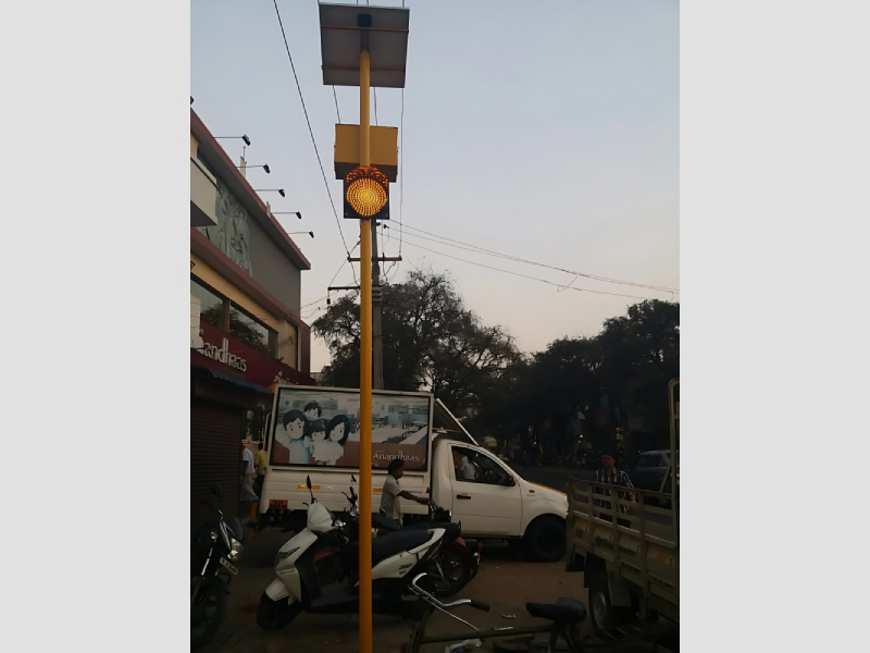 Solar Blinker Light 80 Watt For Traffic Warning And Safety Use