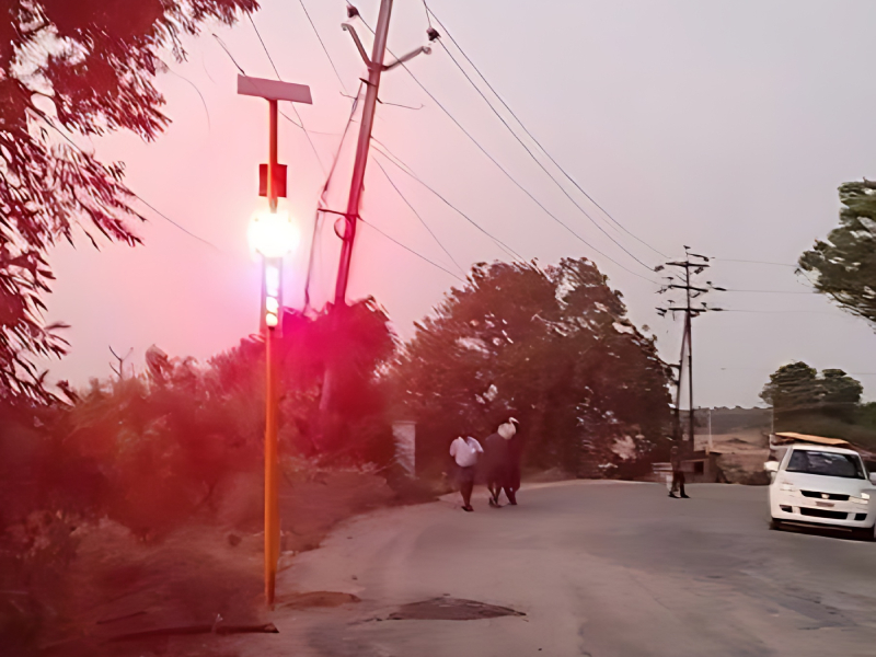 Solar Blinker Light For Road Safety And Traffic Control