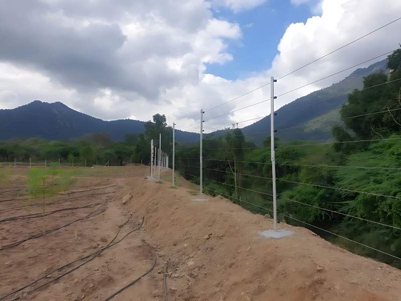 Solar Power Fencing System 1000 Volt For Light Security Applications