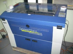 MzcxNQ==/mediabank/images/products/laser-cutting-machine-250x250.webp