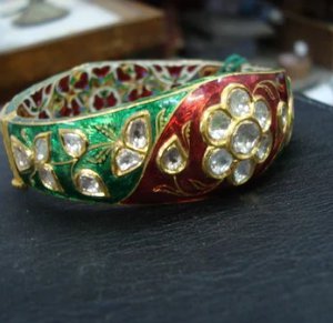 Kundan Meena Bangle With Decorative Traditional Design