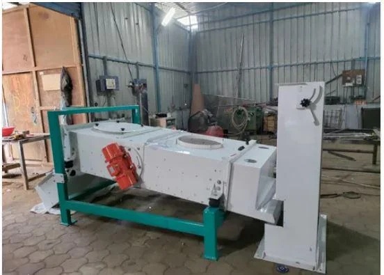 Vibro Separator Machine for Industrial Material Cleaning