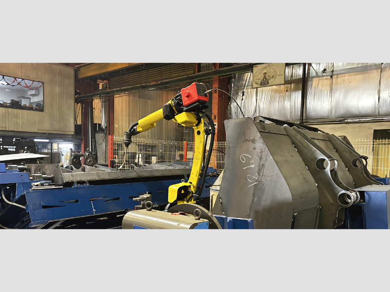 RoboticWeldingSystemsForIndustrialAutomation1543581152_209948.jpg