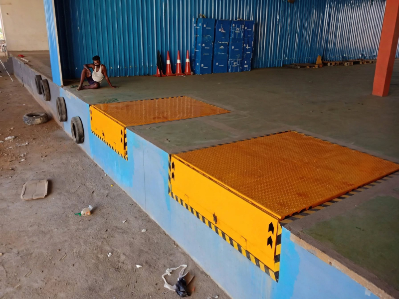9000kg Dock Leveler 2.jpg
