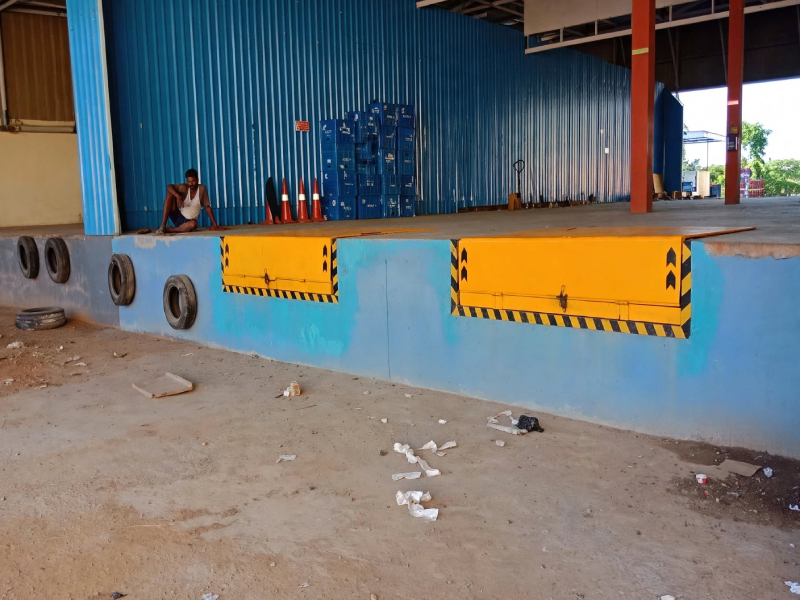 9000kg Dock Leveler 1.jpg