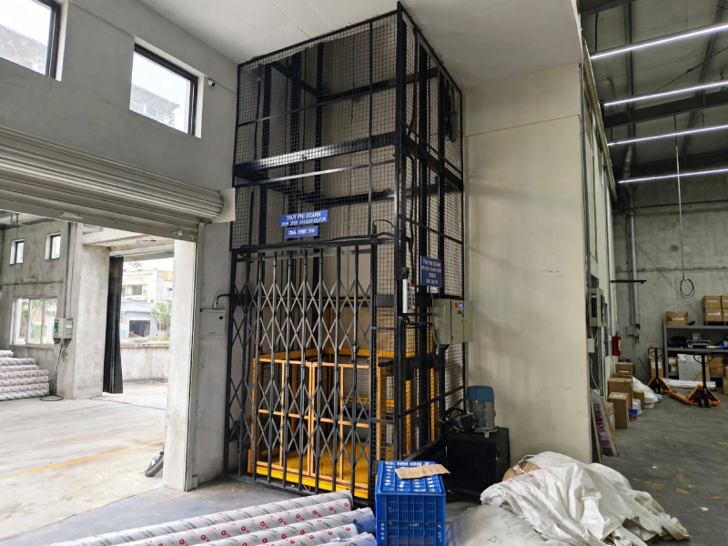 10 Ton Hydraulic Goods Lift 2.jpg