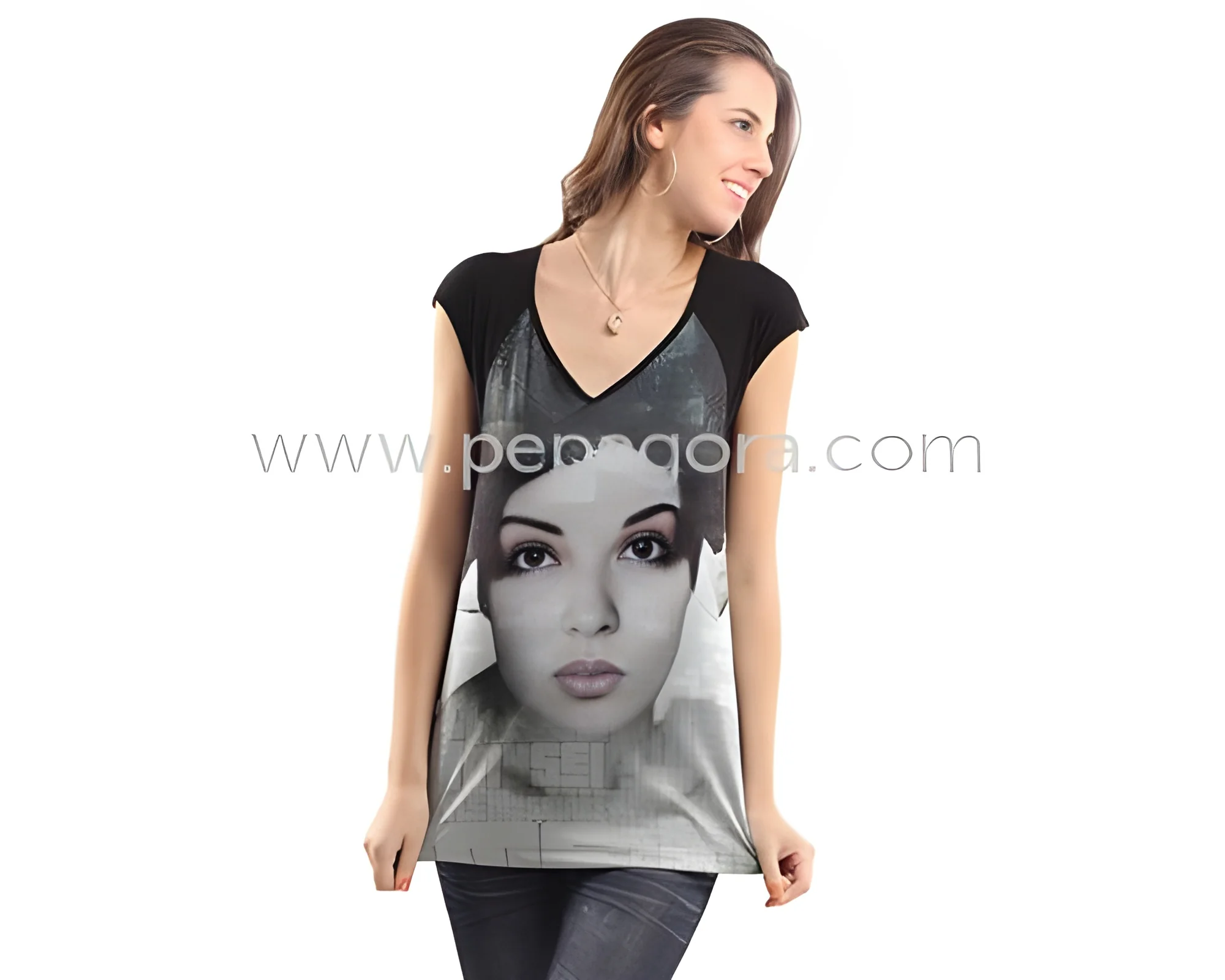 resizeImages/MTA1MDA=/mediabank/images/products/WomensPrintedT-Shirt1027774094_10500.webp