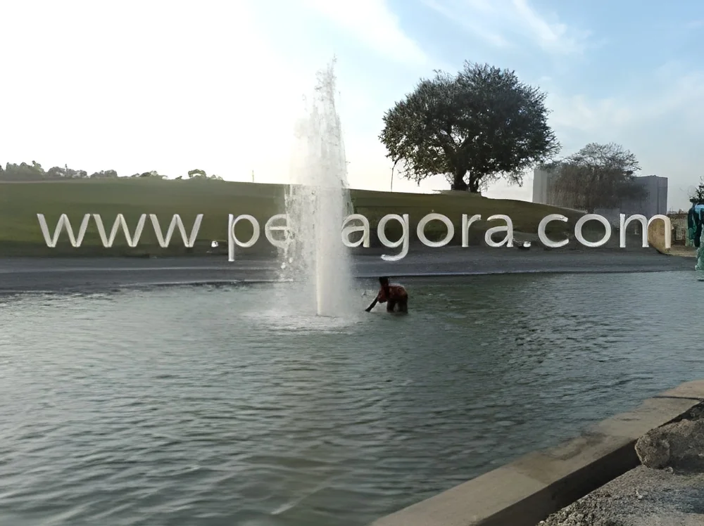 resizeImages/MTE4OTQ=/mediabank/images/products/FloatingLakeFountain288741592_11894.webp