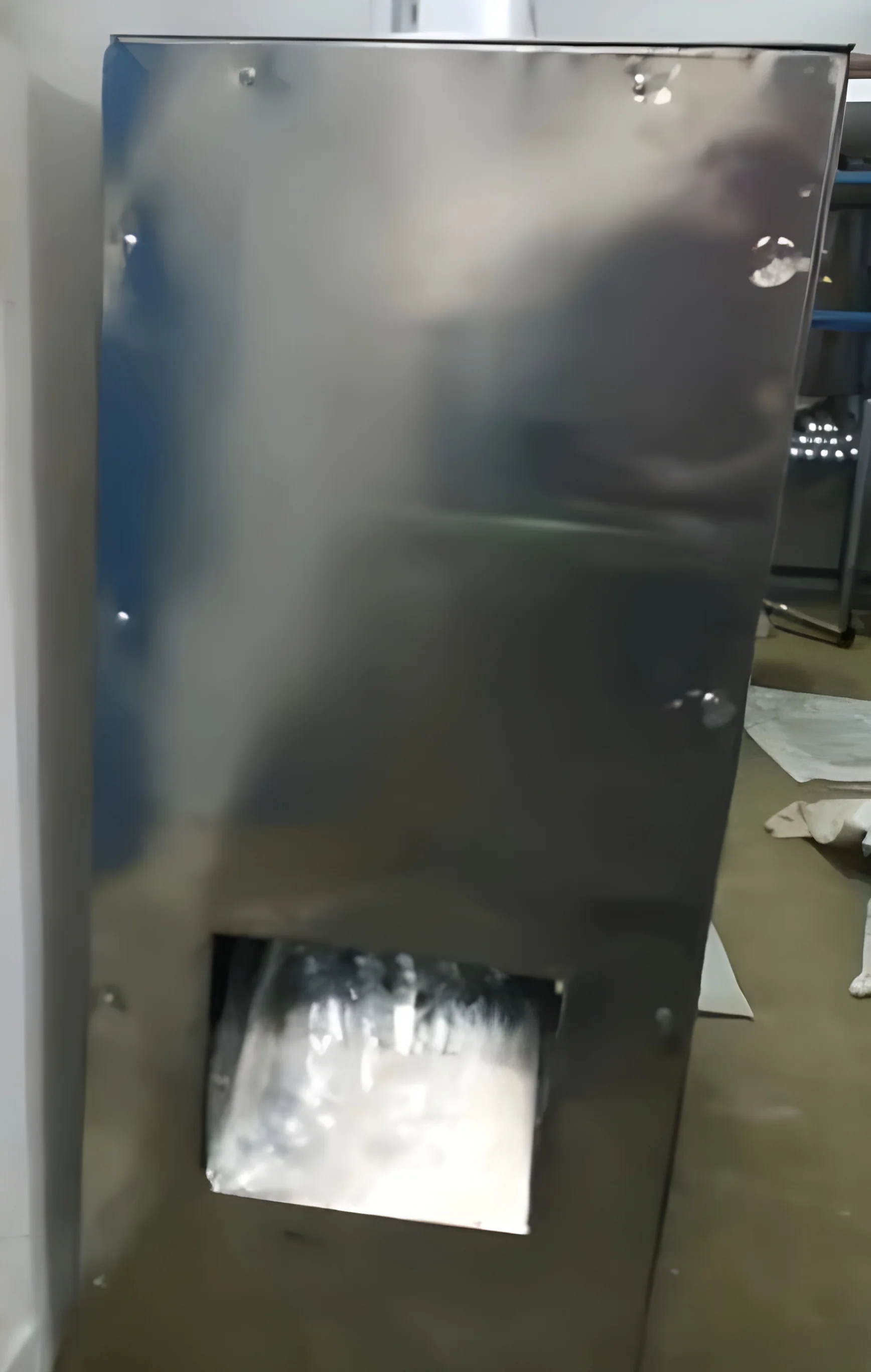 resizeImages/MjA4NzIw/mediabank/images/products/SemiAutomaticChickenCuttingMachine1490604143_208720.webp