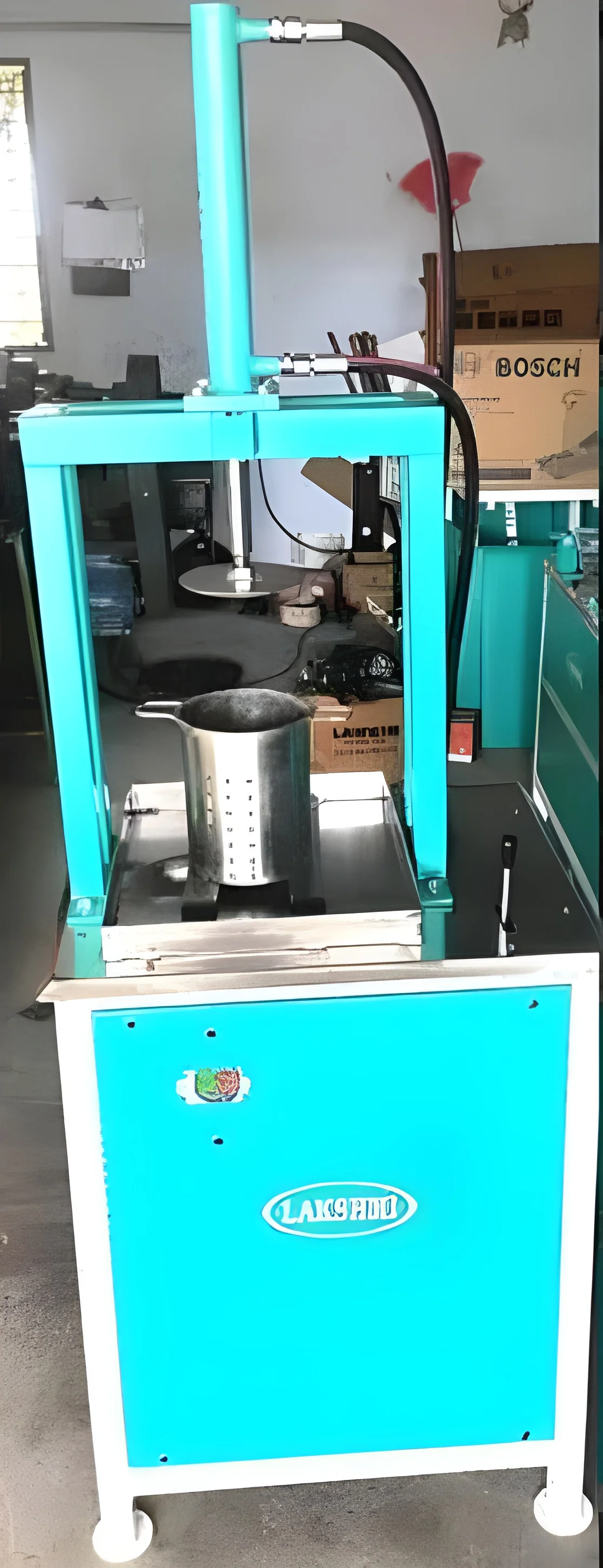 resizeImages/MjA4NzMy/mediabank/images/products/HydraulicCoconutMilkPress401794919_208732.webp