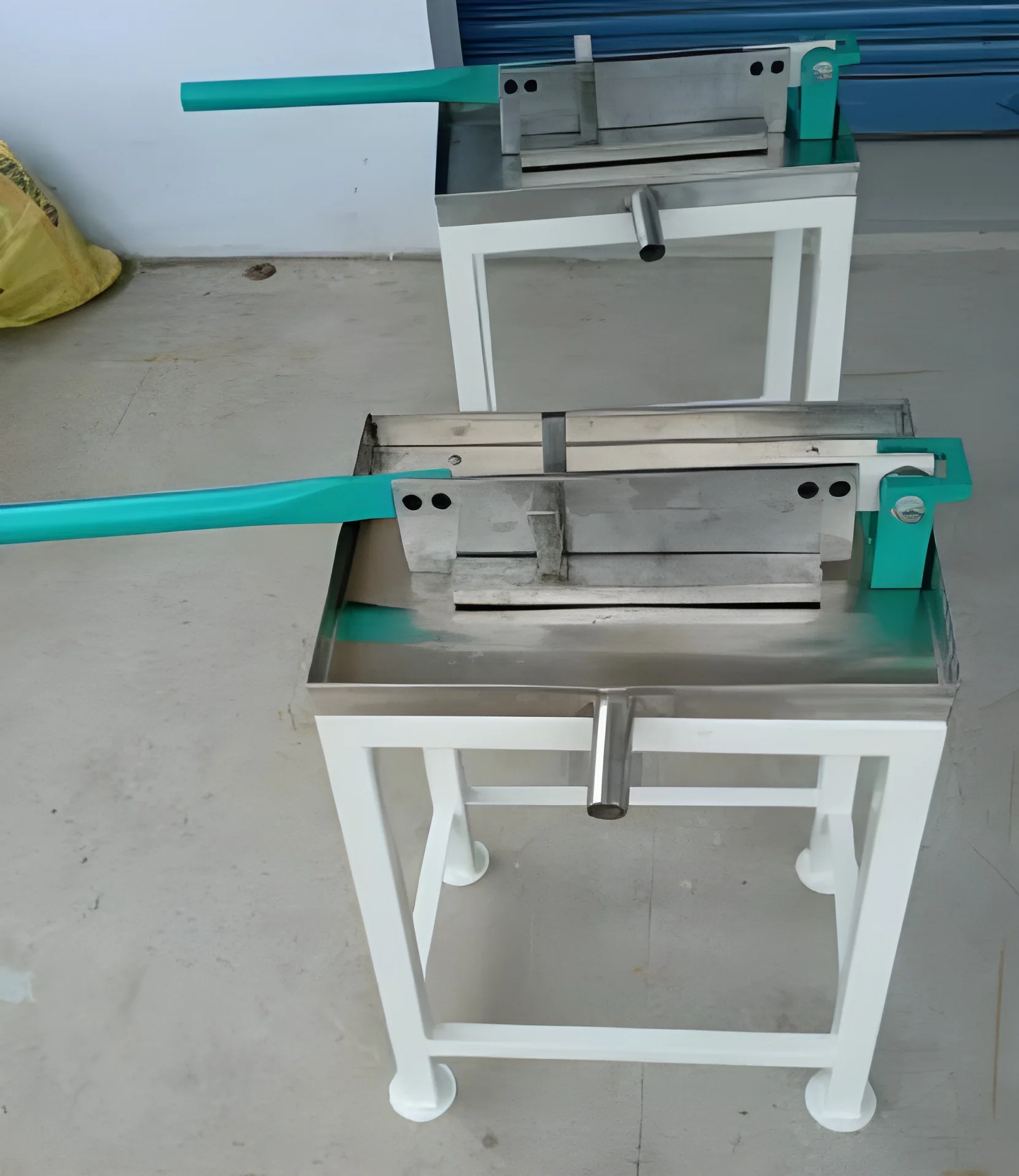 resizeImages/MjA4NzMy/mediabank/images/products/TenderCoconutCuttingMachine616223092_208732.webp