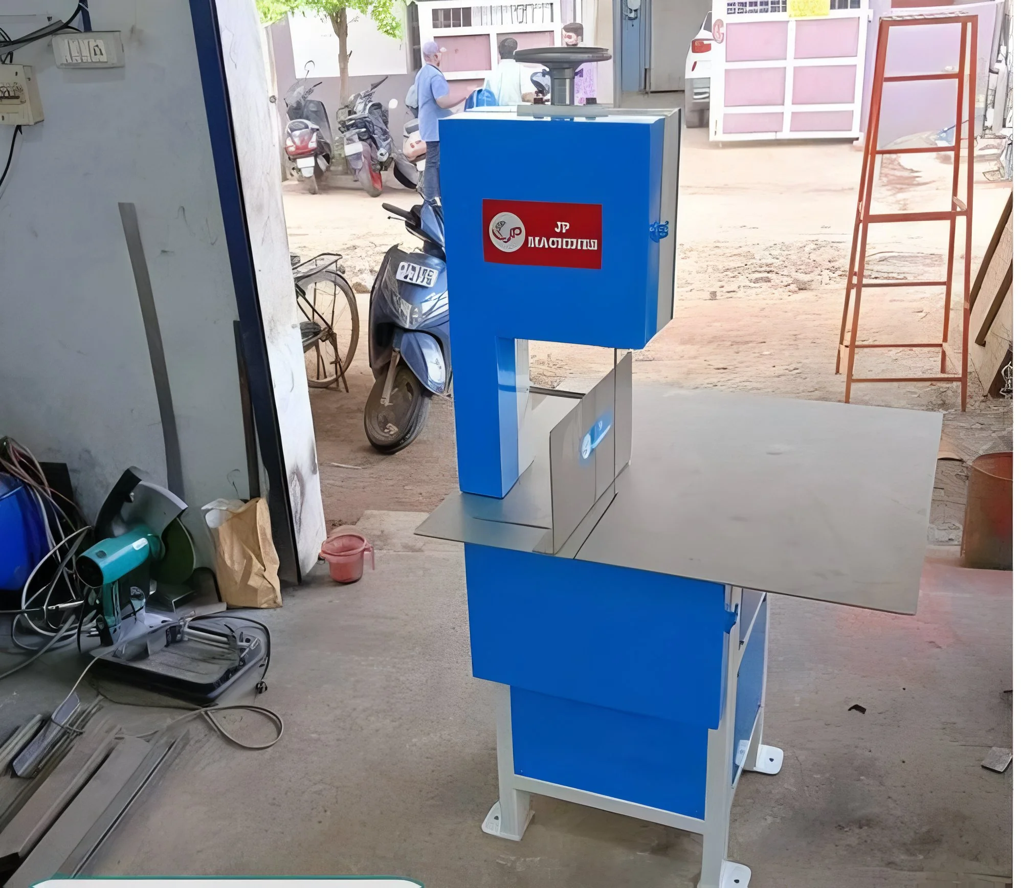 resizeImages/MjA4NzYz/mediabank/images/products/FishCuttingMachine800647868_208763.webp