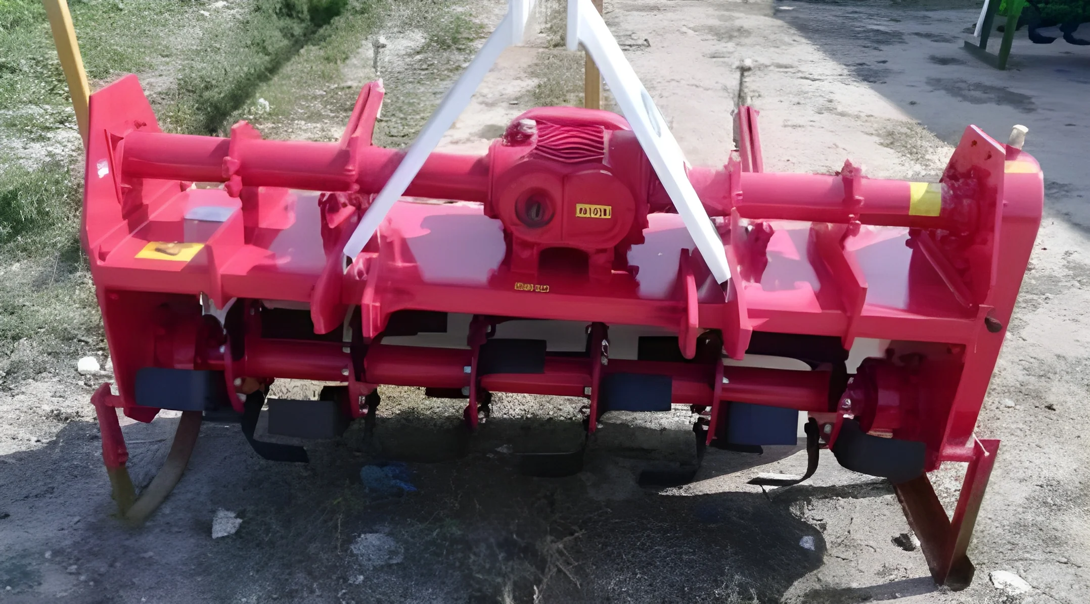 resizeImages/MjA4ODcy/mediabank/images/products/GearDriveRotavator55FeetMulti-SpeedMildSteelRotaryTillerforTractors1927357659_208872.webp