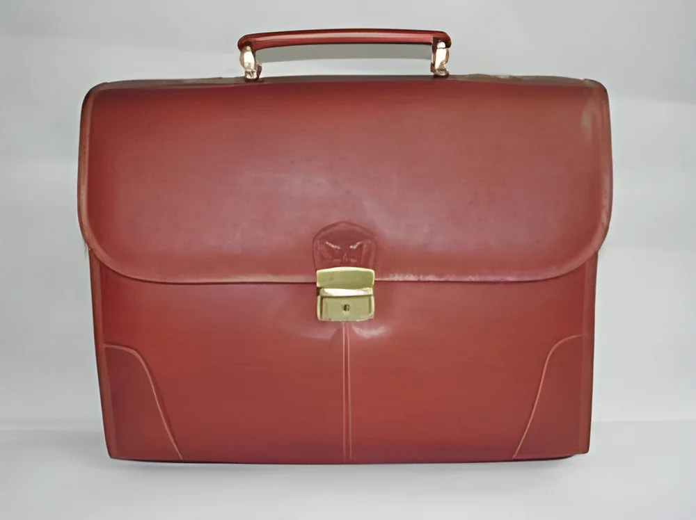 resizeImages/MjM1Nzc=/mediabank/images/products/LeatherMensBriefcase266294213_23577.webp
