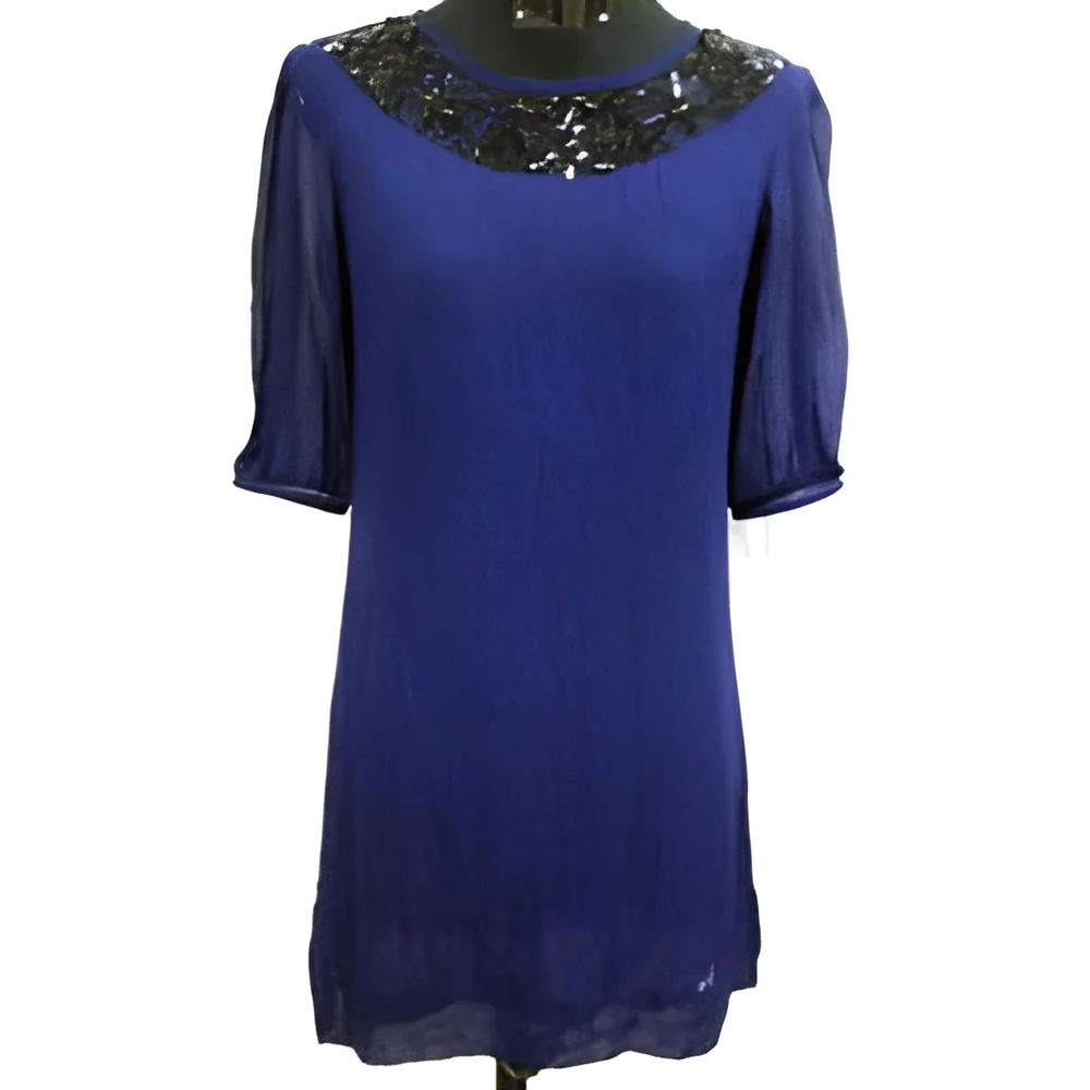 resizeImages/MjM3Mw==/mediabank/images/products/EmbroideredNeckTop1424512574_2373.webp