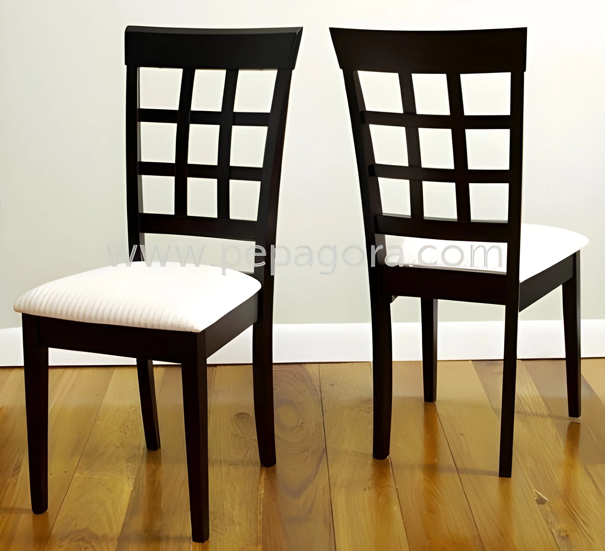 resizeImages/MjU2OTU=/mediabank/images/products/DiningChairs2053714178_25695.webp