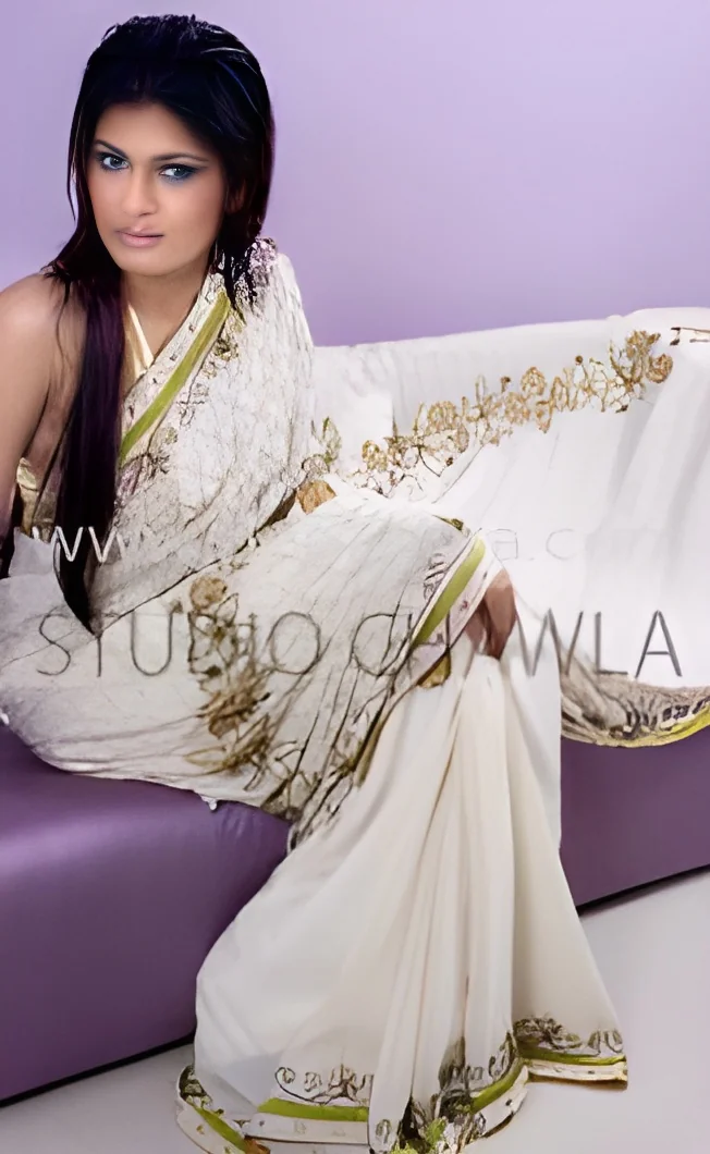 resizeImages/MjYzNDM=/mediabank/images/products/RENU01-Beigesaree995535692_26343.webp