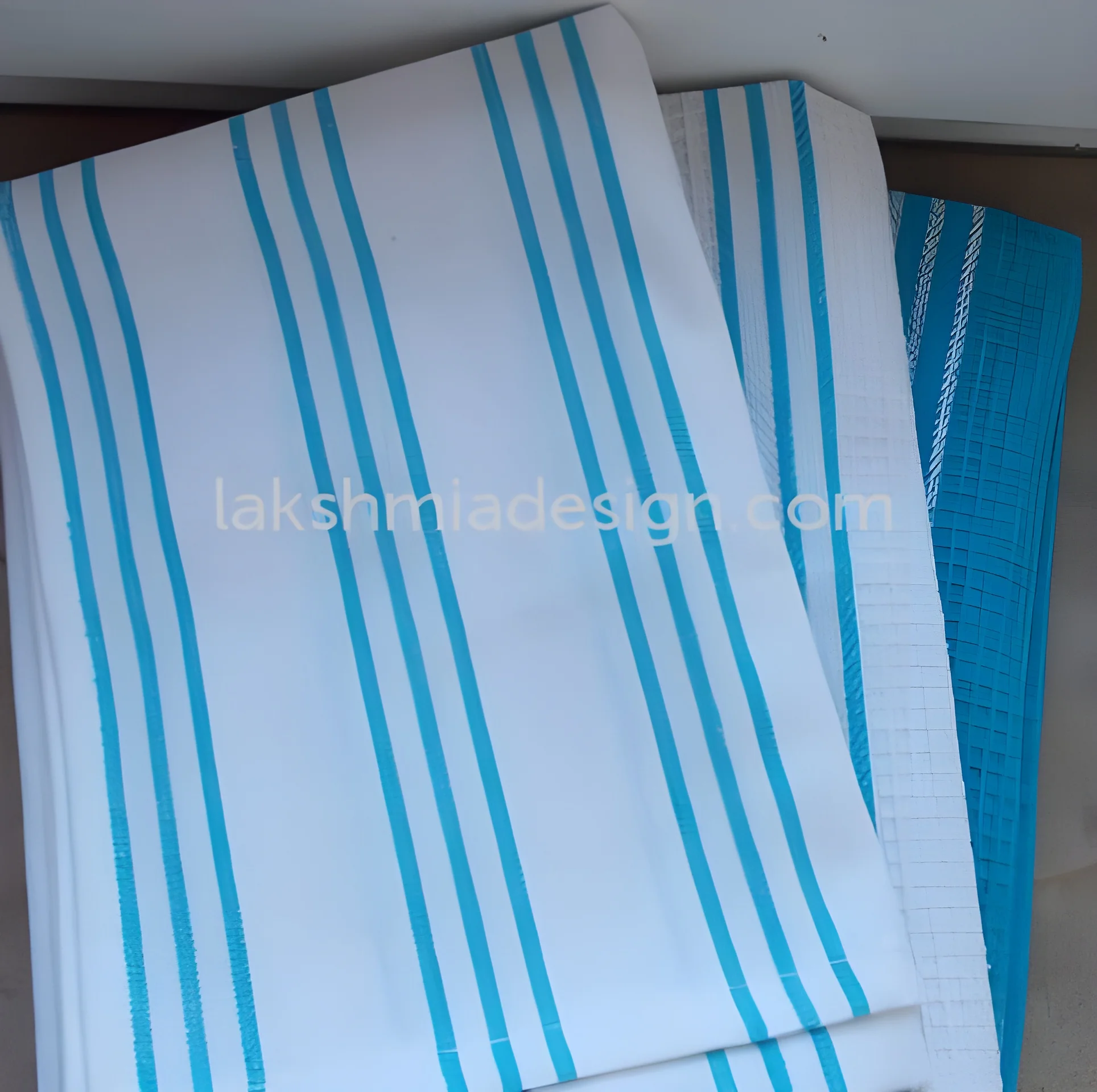 resizeImages/MjcyMzI=/mediabank/images/products/TeaTowelLADTTowelS3BlueStripe292688592_27232.webp