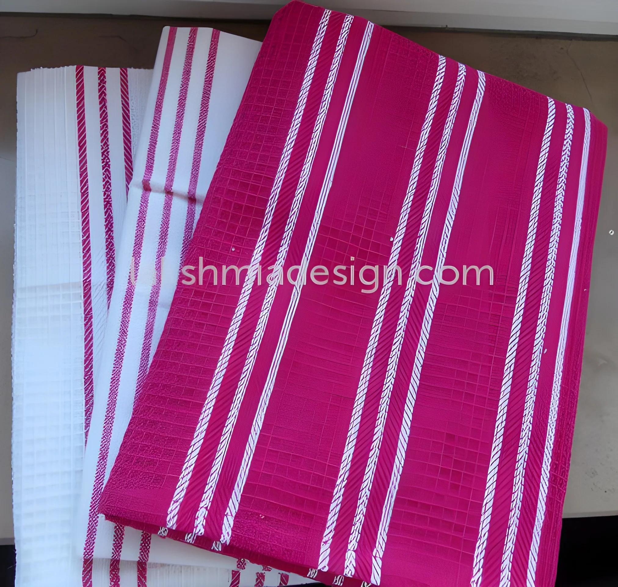 resizeImages/MjcyMzI=/mediabank/images/products/TeaTowelLADTTowelS3PinkStripe1804114712_27232.webp