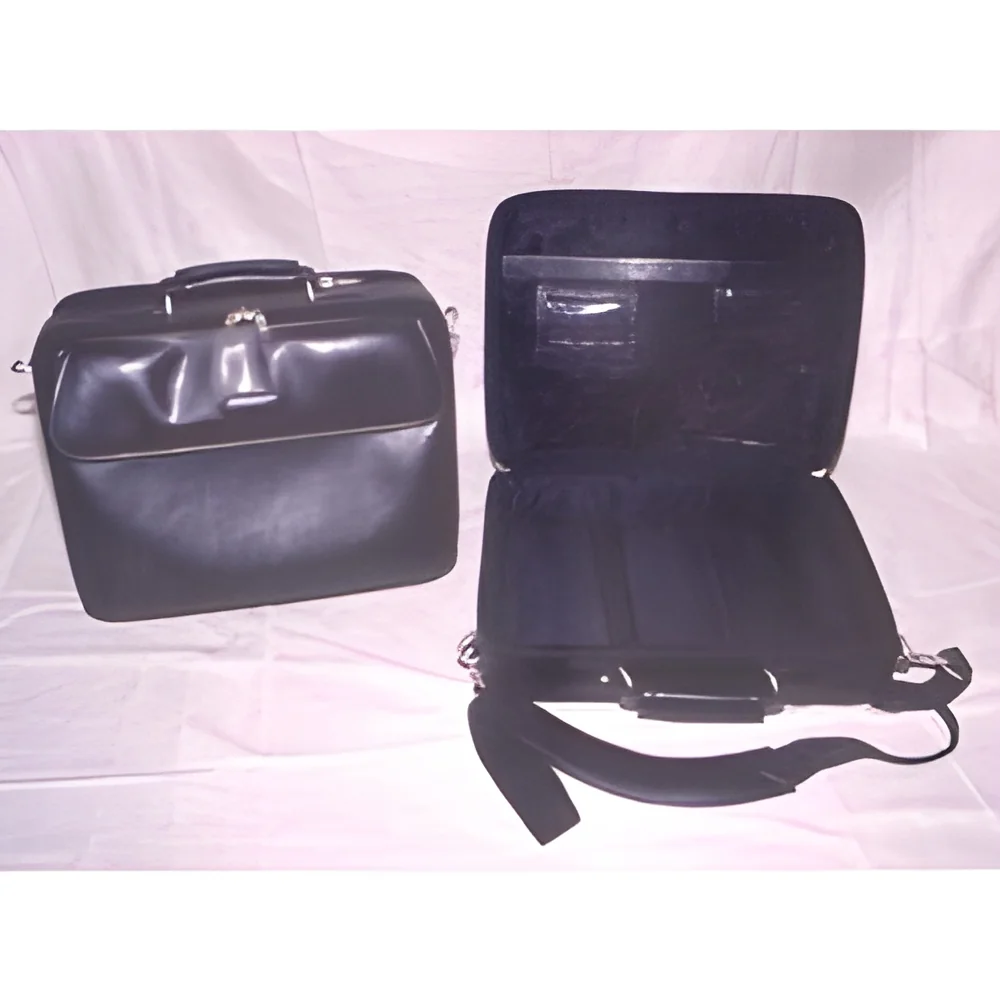 resizeImages/MzIwNw==/mediabank/images/products/laptop-bags-250x250.webp