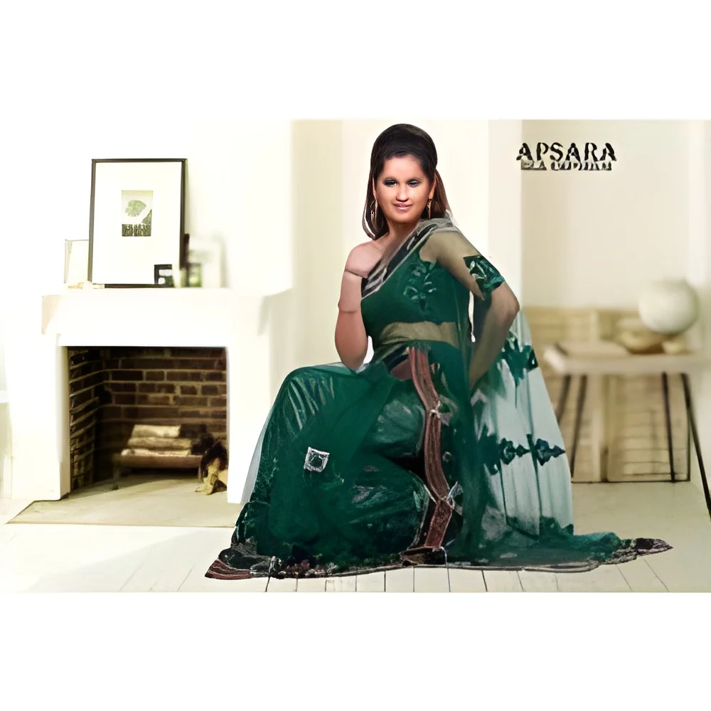 resizeImages/MzkzMw==/mediabank/images/products/SequinWorkSarees129562621_3933.webp